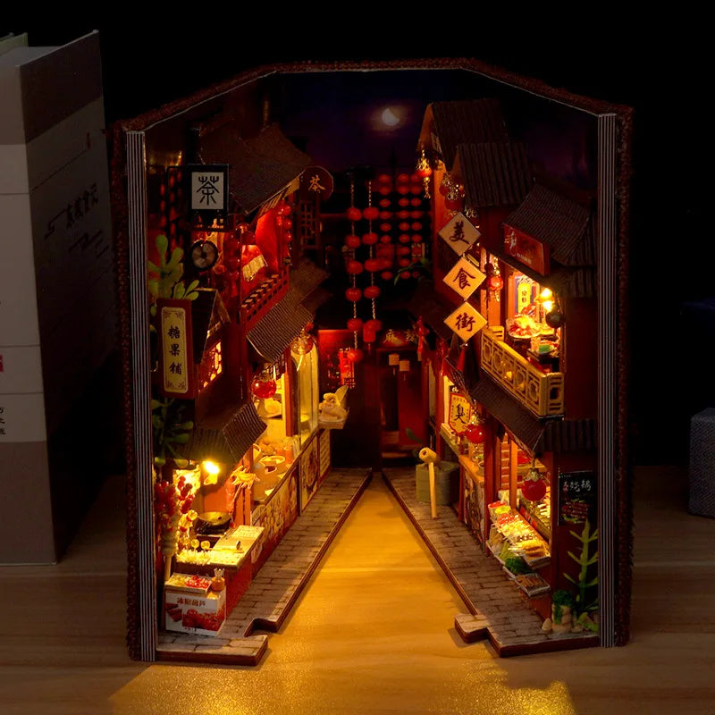 Vue détaillée du book nook La Ruelle des Lanternes